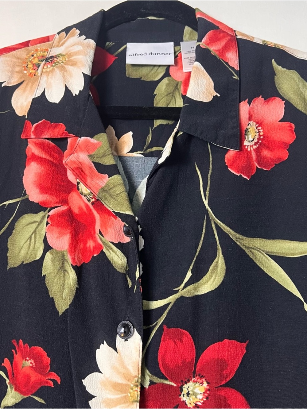 Alfred Dunner Women's tropical Floral Button Down Blouse Black Red Green Sz. 14 - Picture 5 of 6